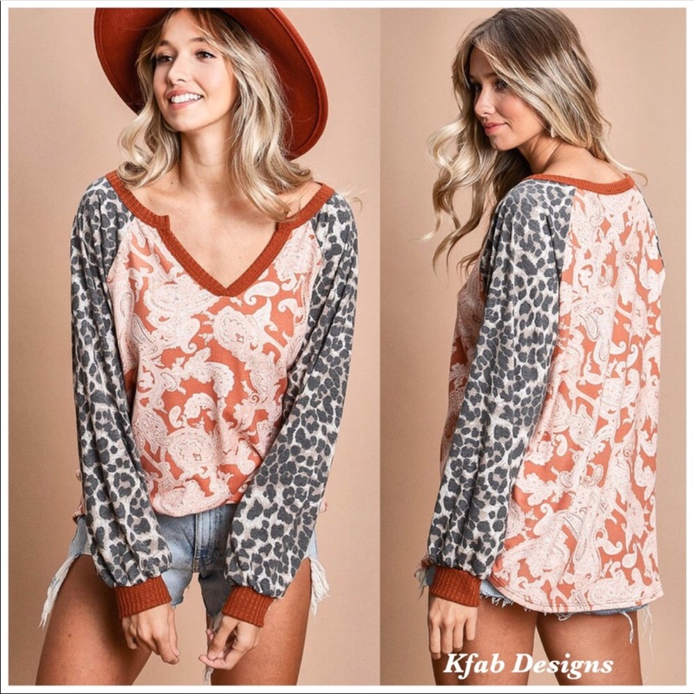 Sassy🧡Peach print top w/v-neck-patterned sleeved